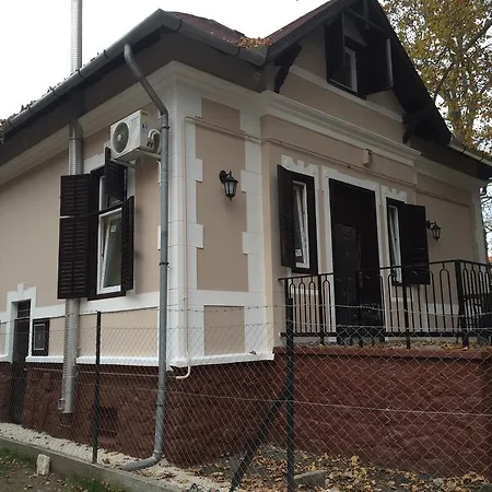 Casa de hóspedes Smeraldo Kastely Szallo