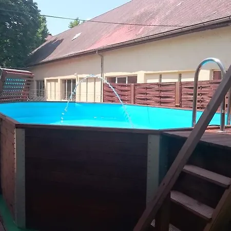 Smeraldo Kastely Szallo *