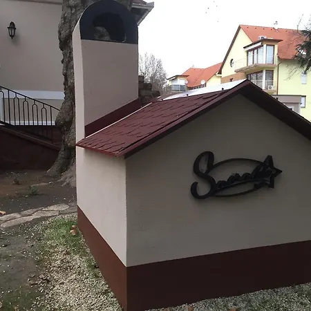 Casa de hóspedes Smeraldo Kastely Szallo