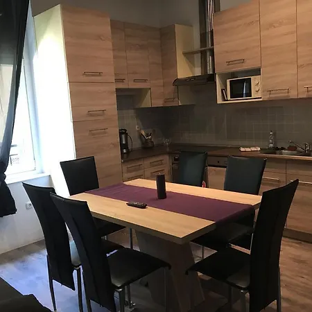 Smeraldo Kastely Szallo Casa de hóspedes