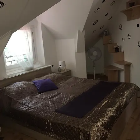 Smeraldo Kastely Szallo *