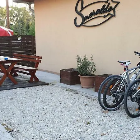 Smeraldo Kastely Szallo Casa de hóspedes *